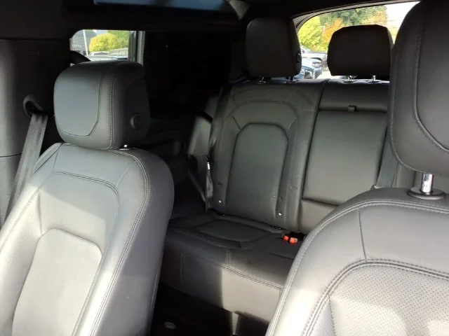 Used 2023 Gray Land Rover V8 image 19