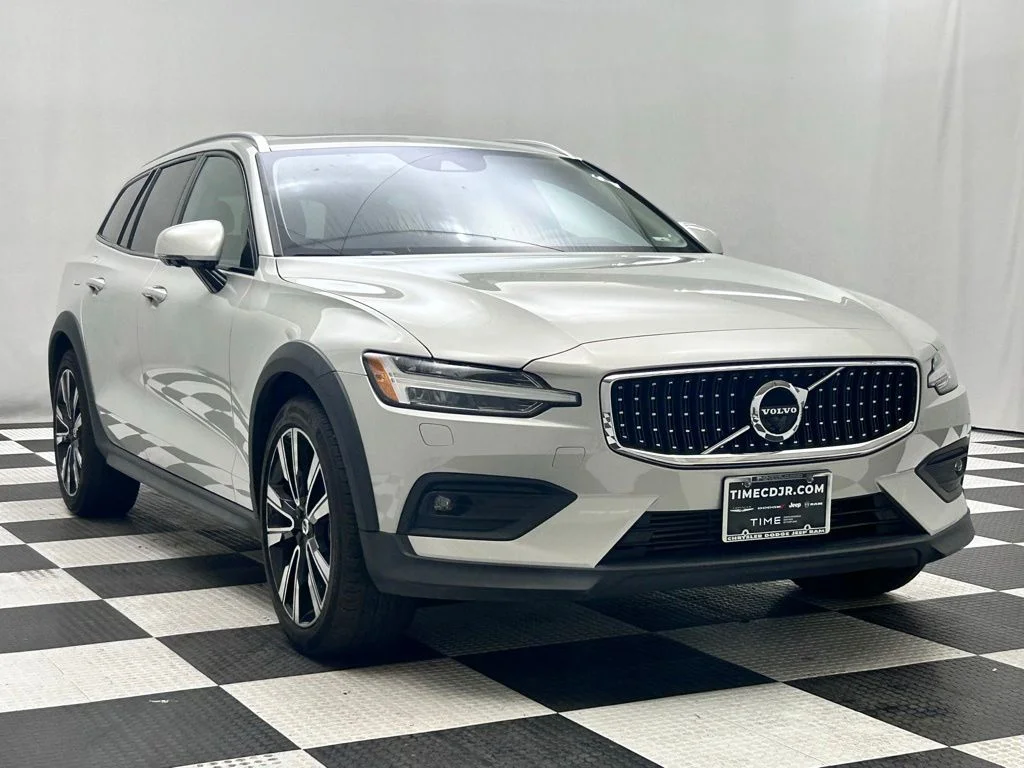 Used 2020 Silver Volvo T5 image 2