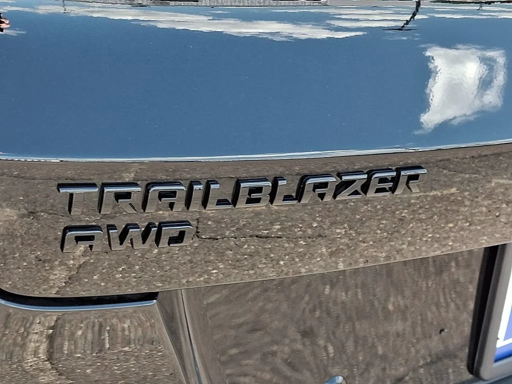 New 2026 Mosaic Black Metallic Chevrolet RS image 22