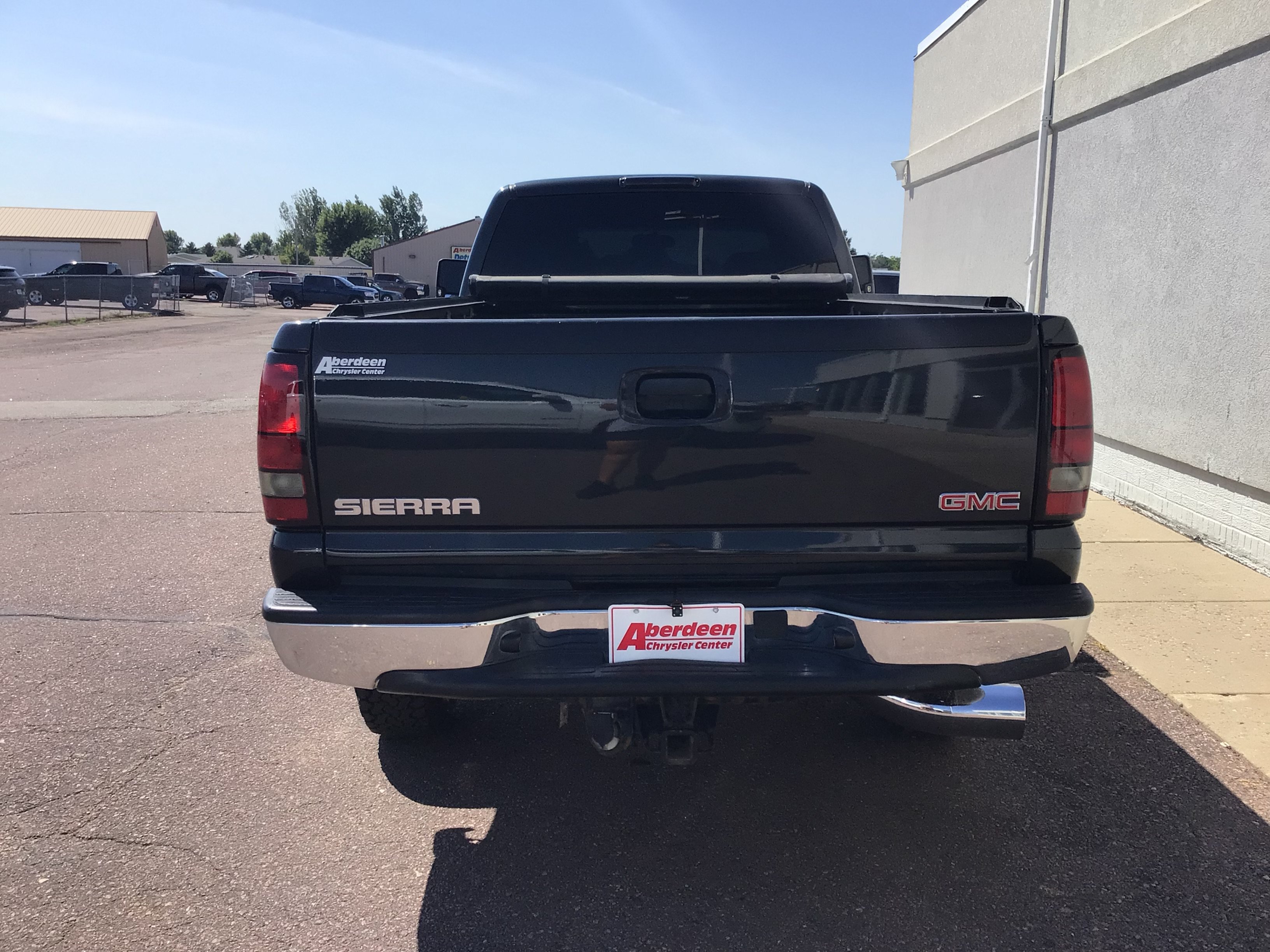 Used 2004 Black GMC SLE image 6