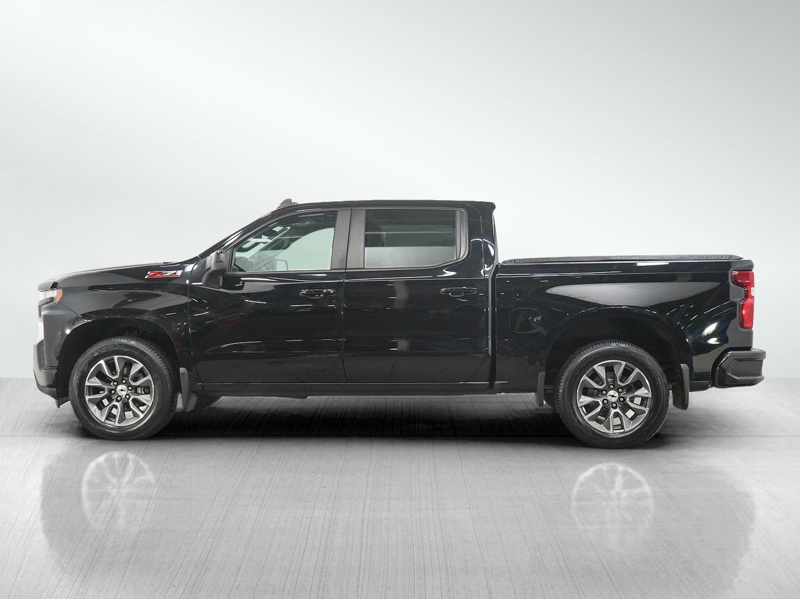 Used 2021 Chevrolet Silverado 1500 RST with VIN 3GCUYEED5MG194206 for sale in White Bear Lake, Minnesota