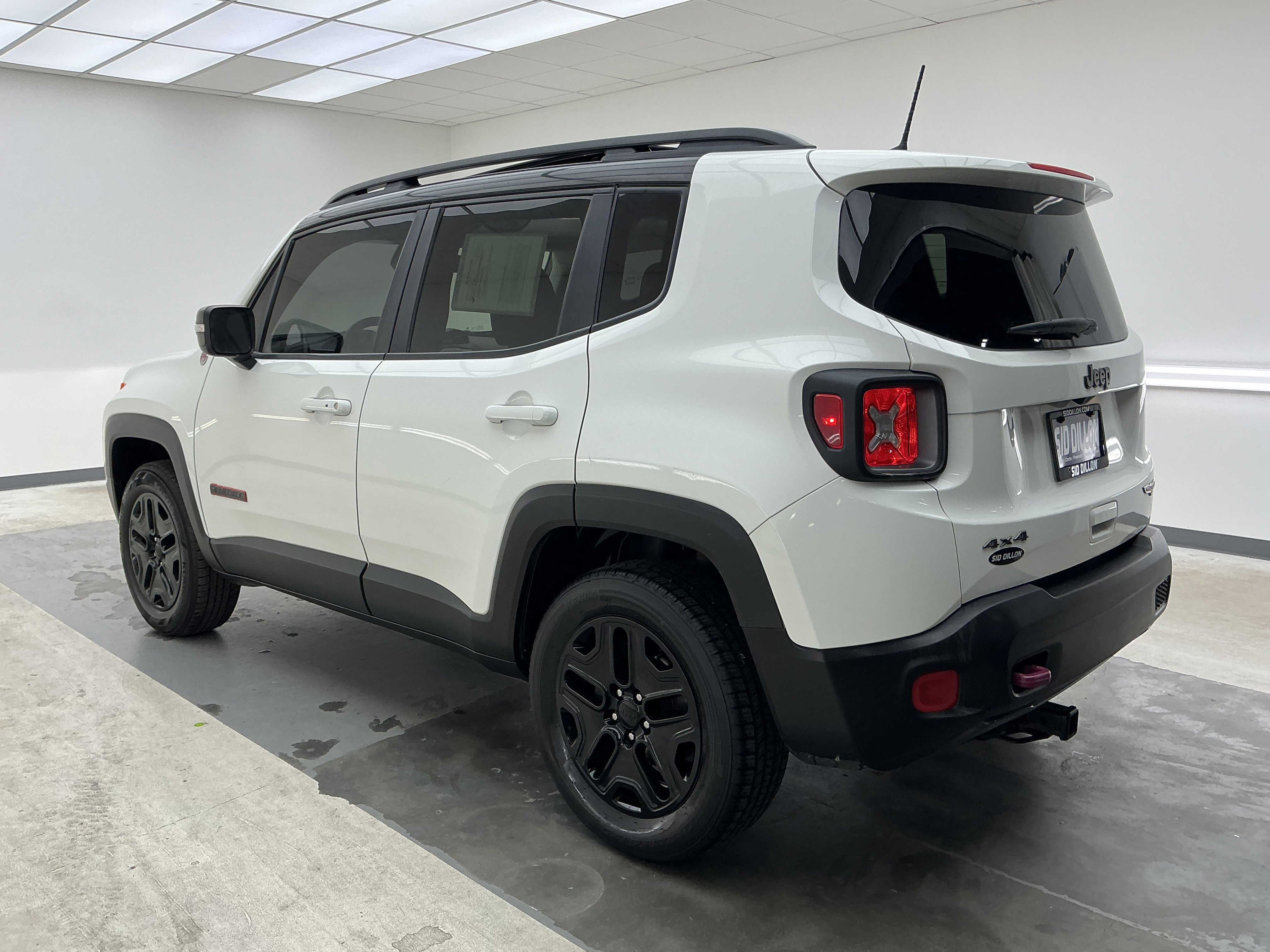 Used 2018 Alpine White Jeep Trailhawk image 6