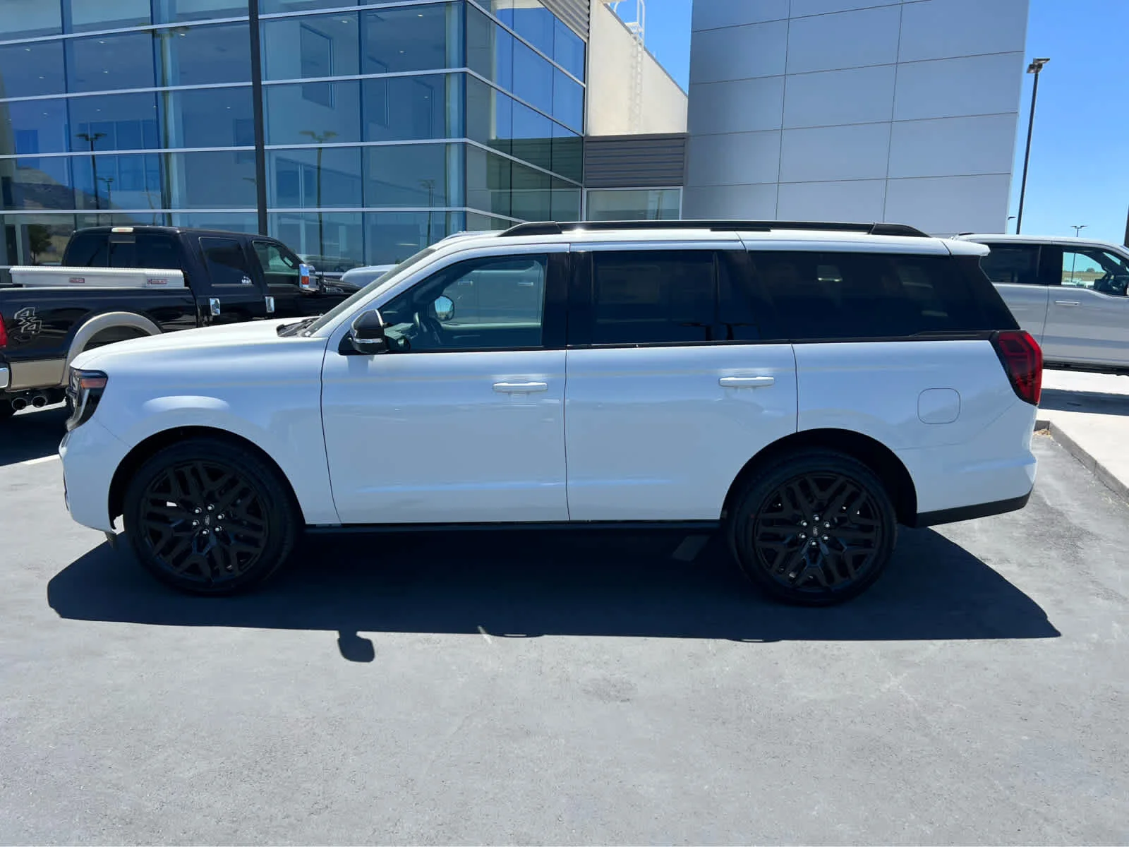 New 2026 Star White Metallic Tri-Coat Ford Platinum® image 12