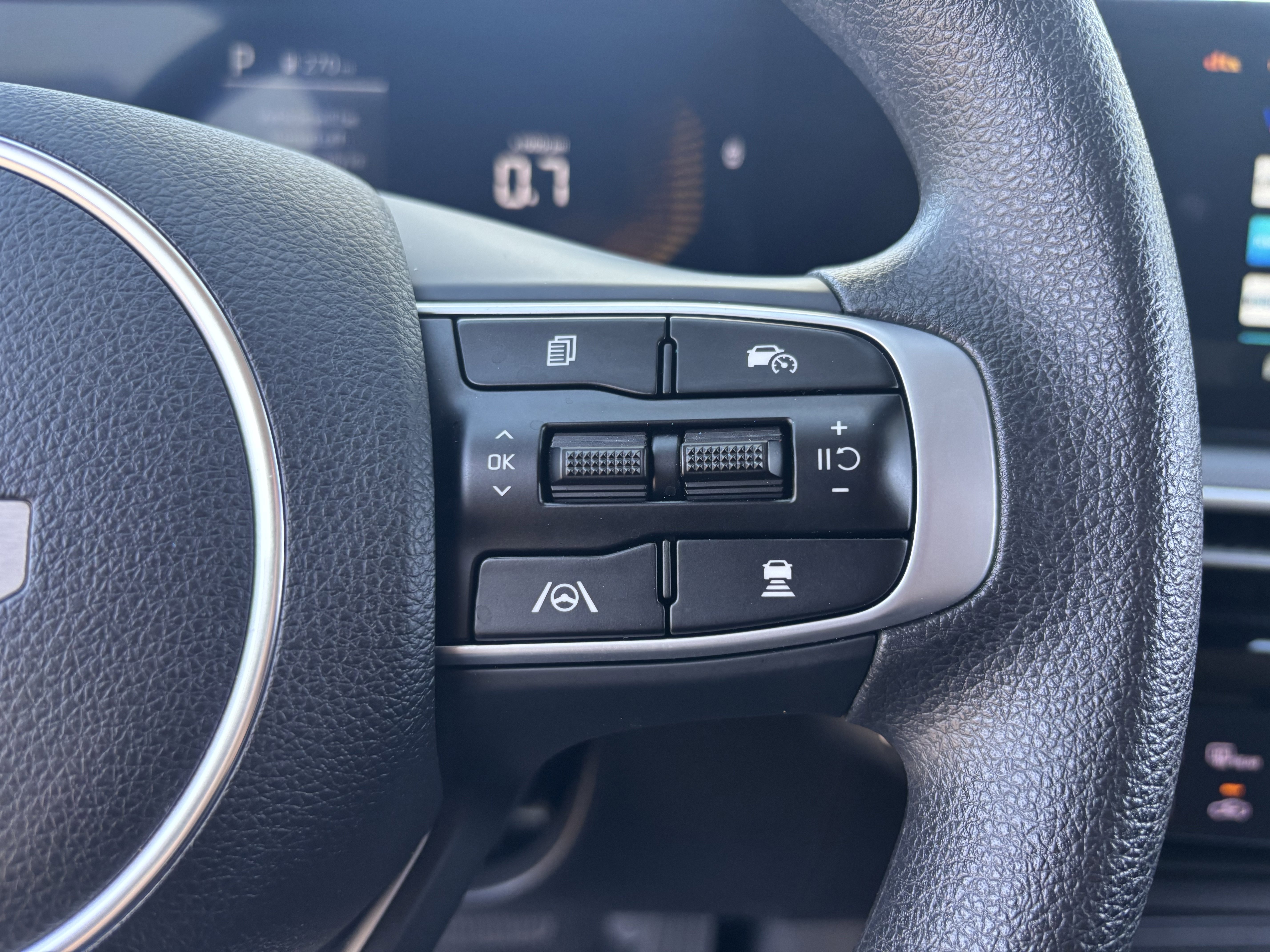 Certified Used 2026 Snow White Pearl Kia LXS image 26