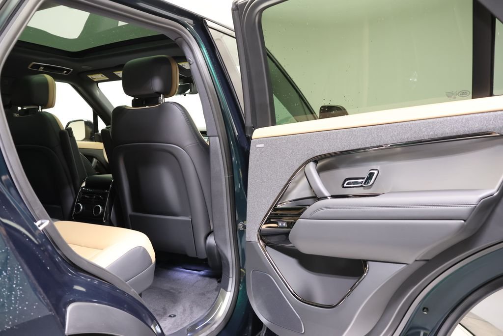 New 2026 British Racing Green Land Rover Dynamic SE image 43
