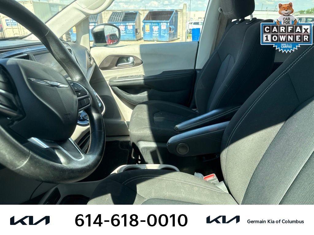 Used 2021 Black Chrysler LX image 7