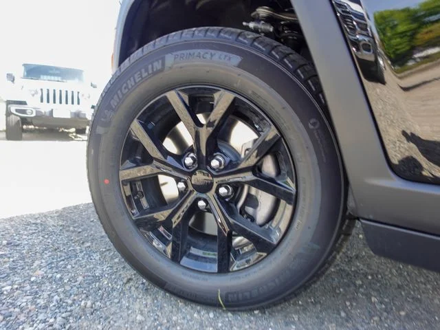 New 2026 Diamond Black Crystal Pearl-Coat Exterior Paint Jeep Altitude image 10