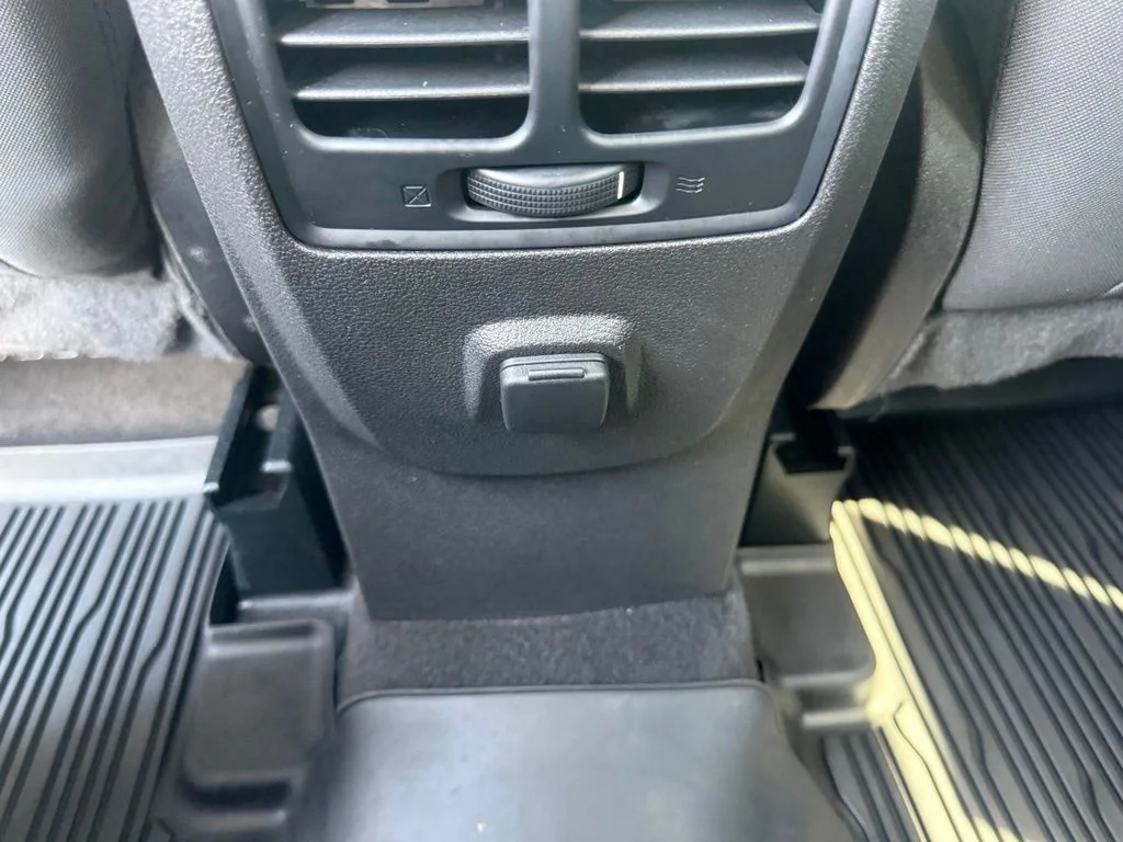 Used 2018 Black Ford SE image 39