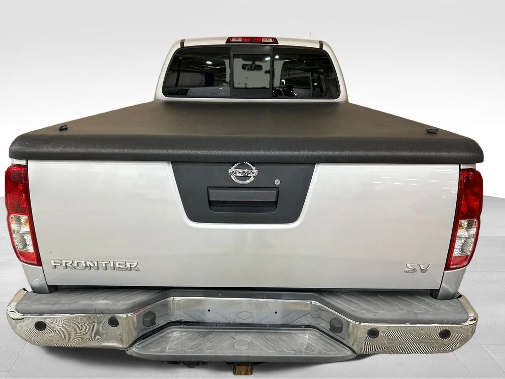 Used 2017 Silver Nissan SV image 4