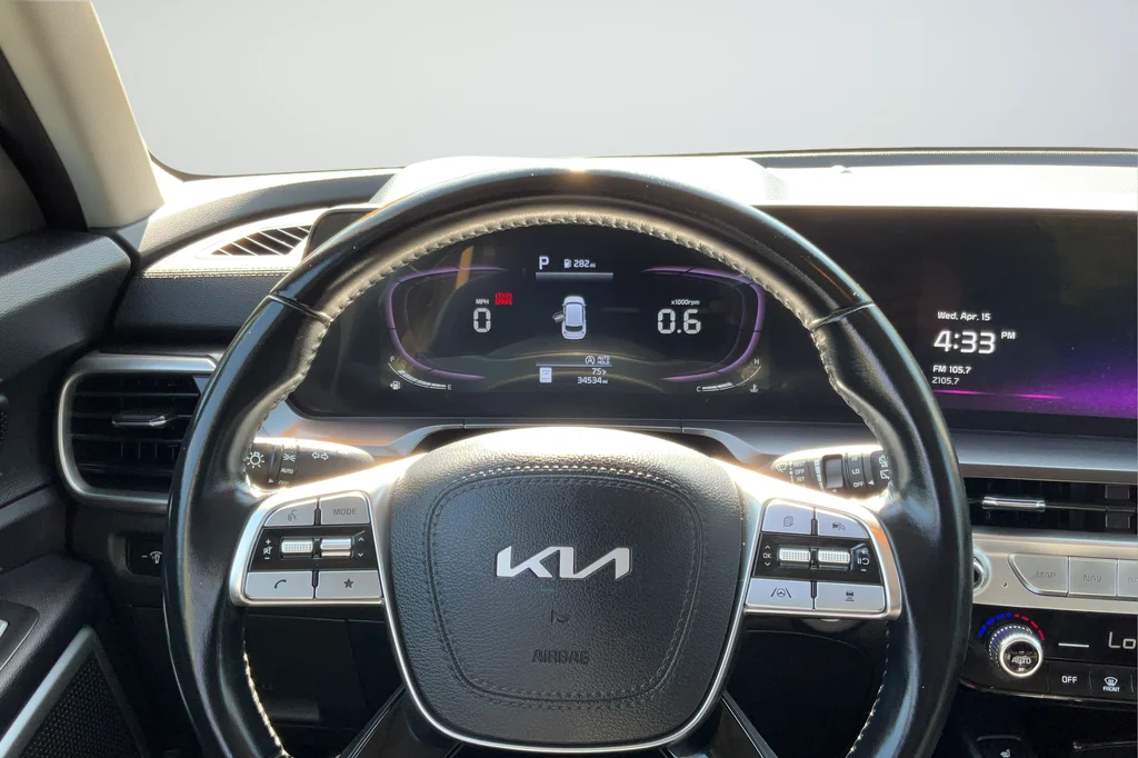 Used 2023 Green Kia S image 14
