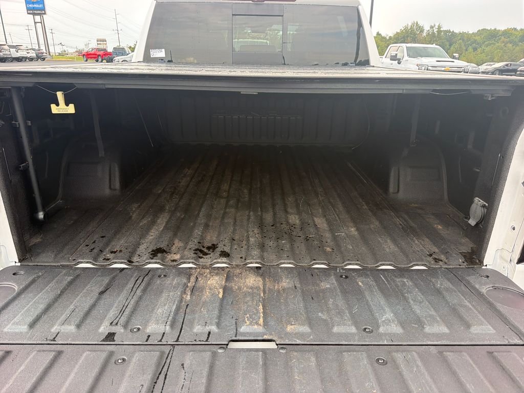 Used 2023 White GMC Denali image 10