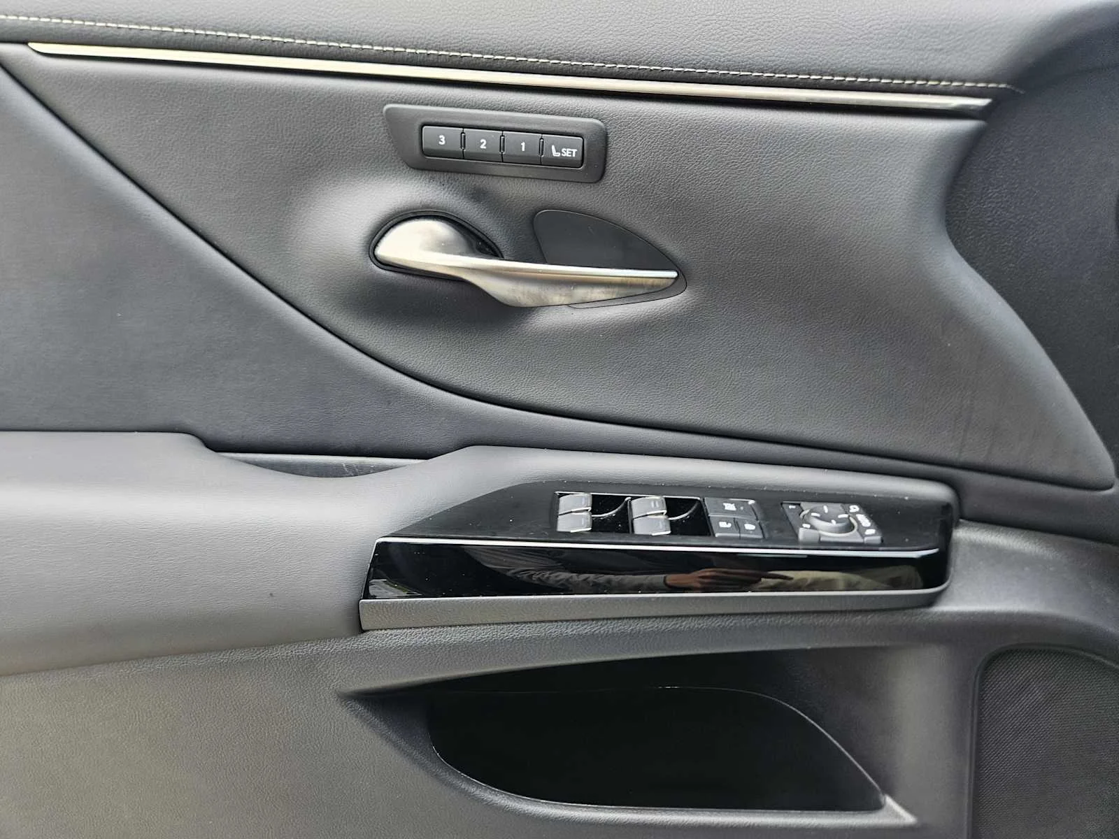 Certified Used 2022 CLOUDBURST GRAY Lexus  image 18