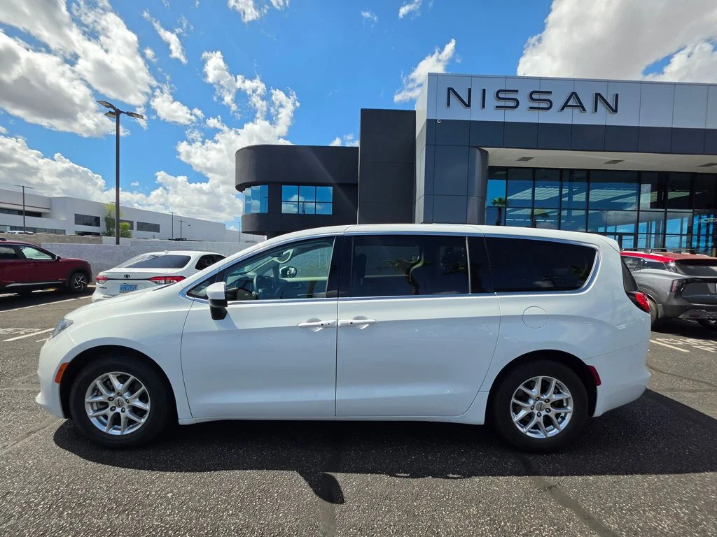 Used 2023 White Chrysler LX image 8