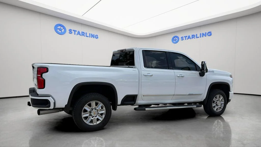 Used 2024 Summit White Chevrolet High Country image 11