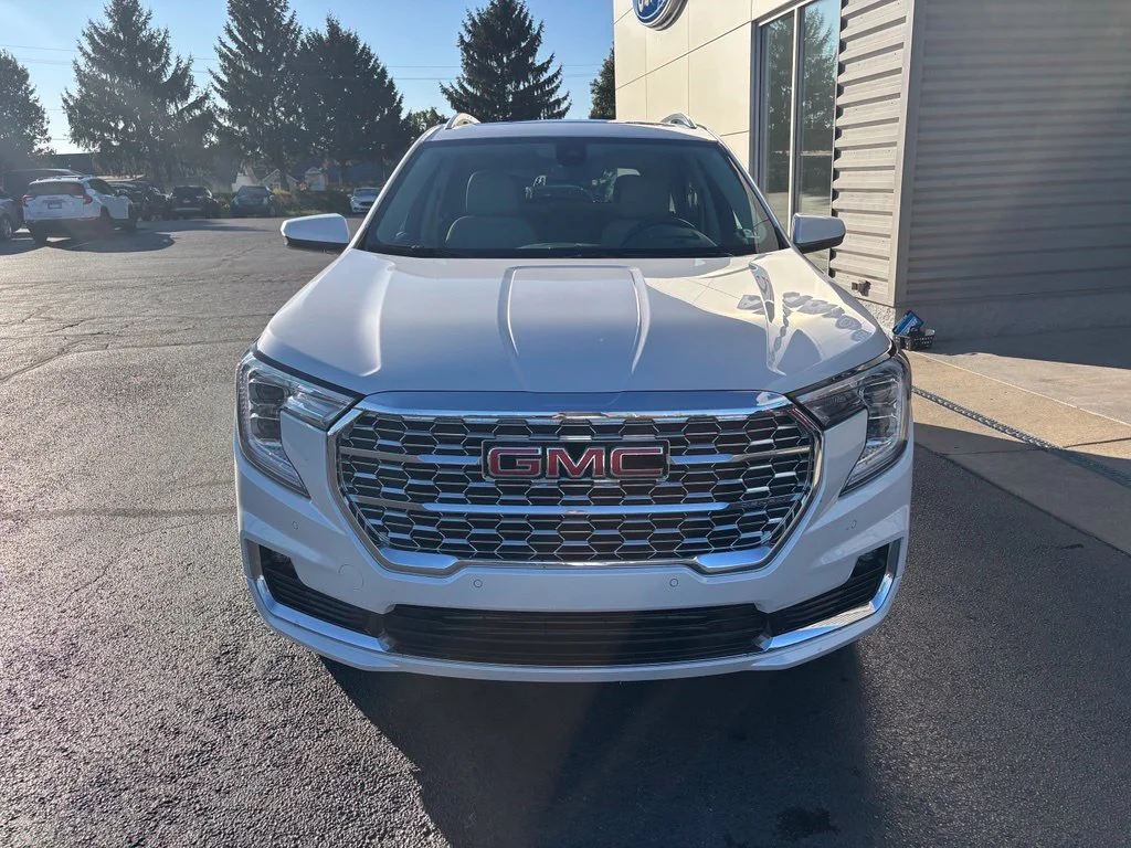 Used 2023 White GMC Denali image 10