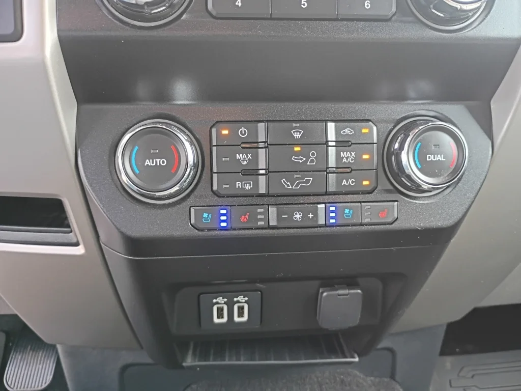 Used 2019 Oxford White Ford LARIAT image 25