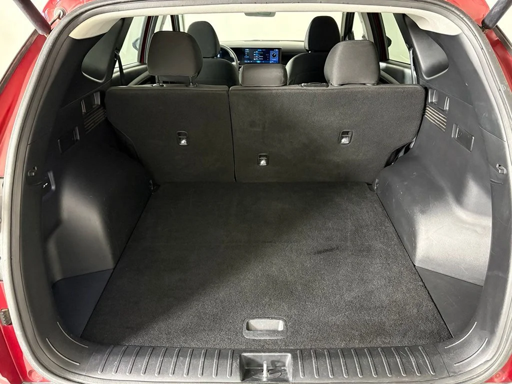 Used 2025 Red Hyundai SEL image 38