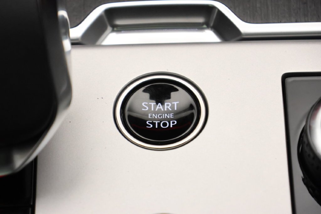 New 2027 Fuji White Land Rover SE image 24