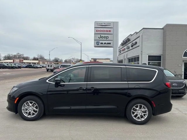 2026 Chrysler Voyager LX's photo