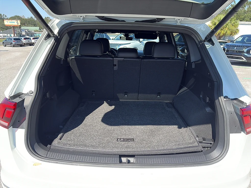 Used 2022 Oryx White Pearl Volkswagen 2.0T SEL R-Line 4MOTION image 9