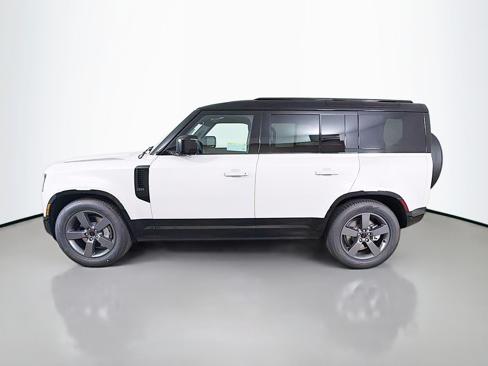 New 2026 Borasco Grey Land Rover X-Dynamic SE image 2