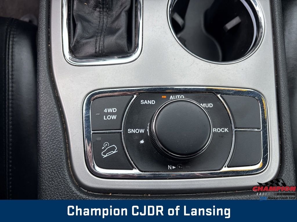 Used 2022 White Jeep Laredo X image 32