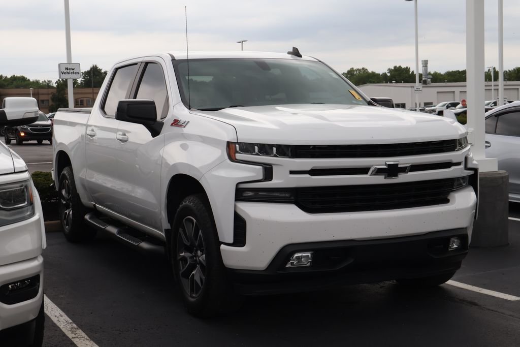 Used 2019 SUMMIT WHITE Chevrolet RST image 3
