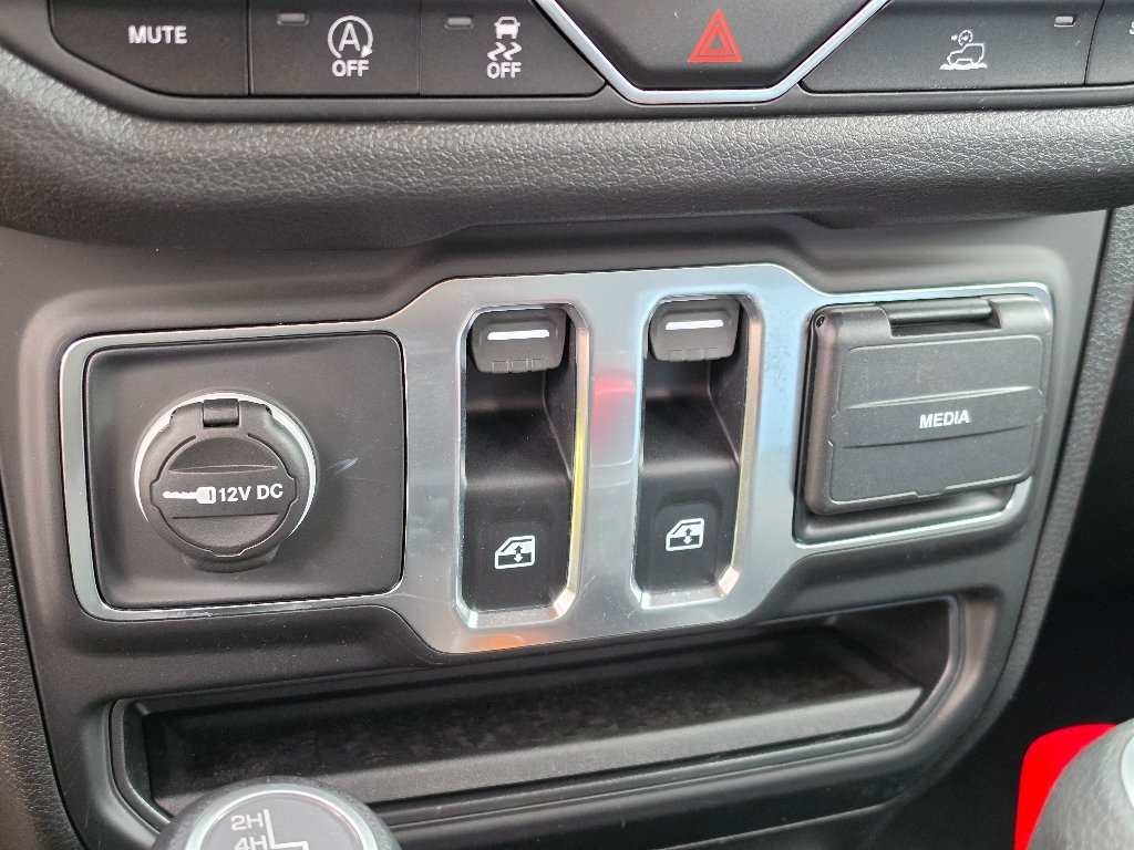 Used 2025 Joose Jeep Sport image 12