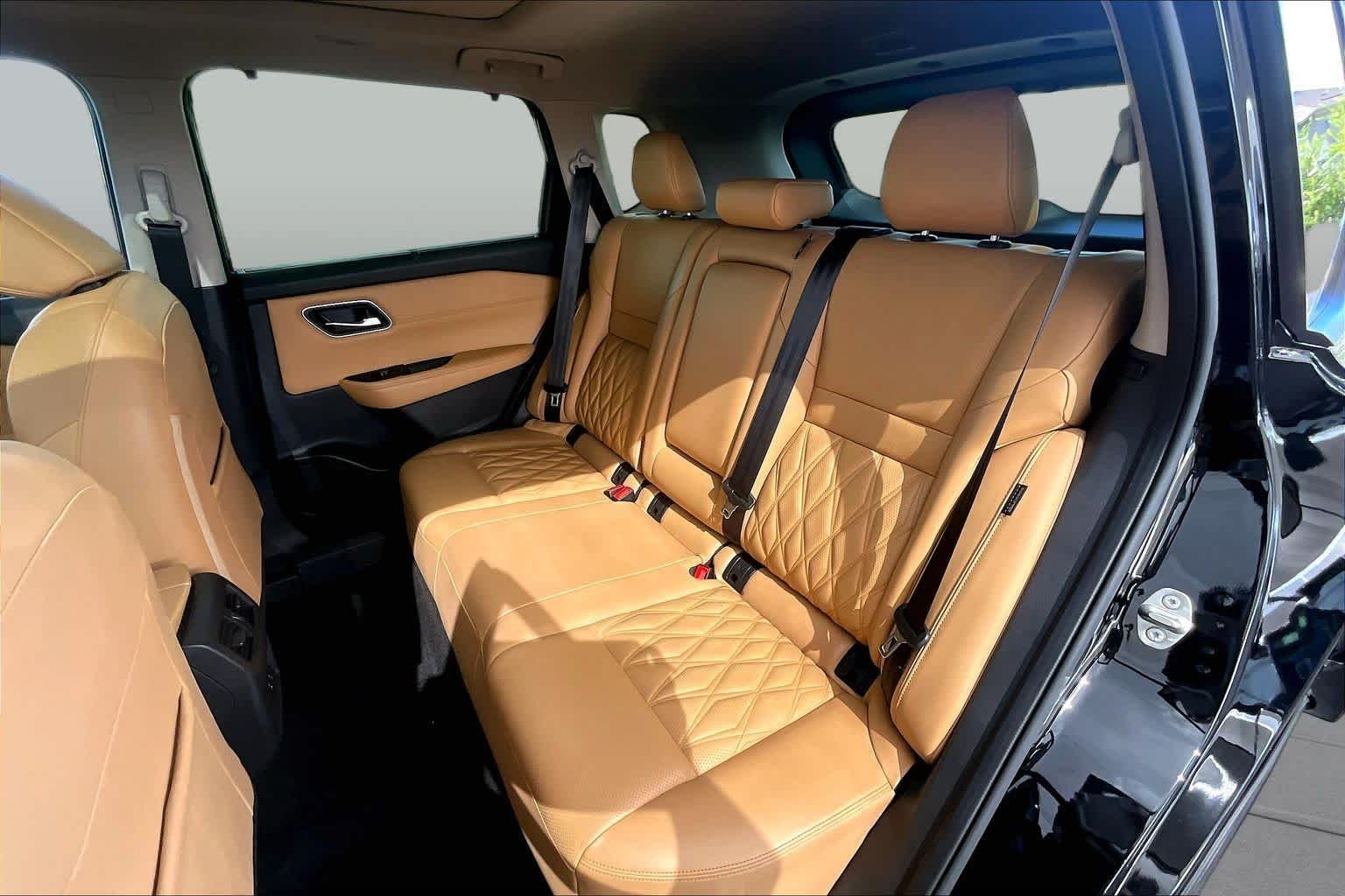 Used 2023 Super Black Nissan Platinum image 20