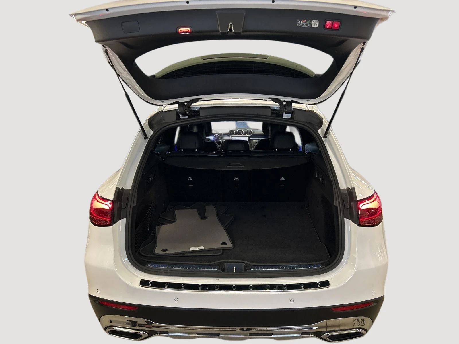Certified Used 2024 Polar White Mercedes-Benz GLC 300 image 28