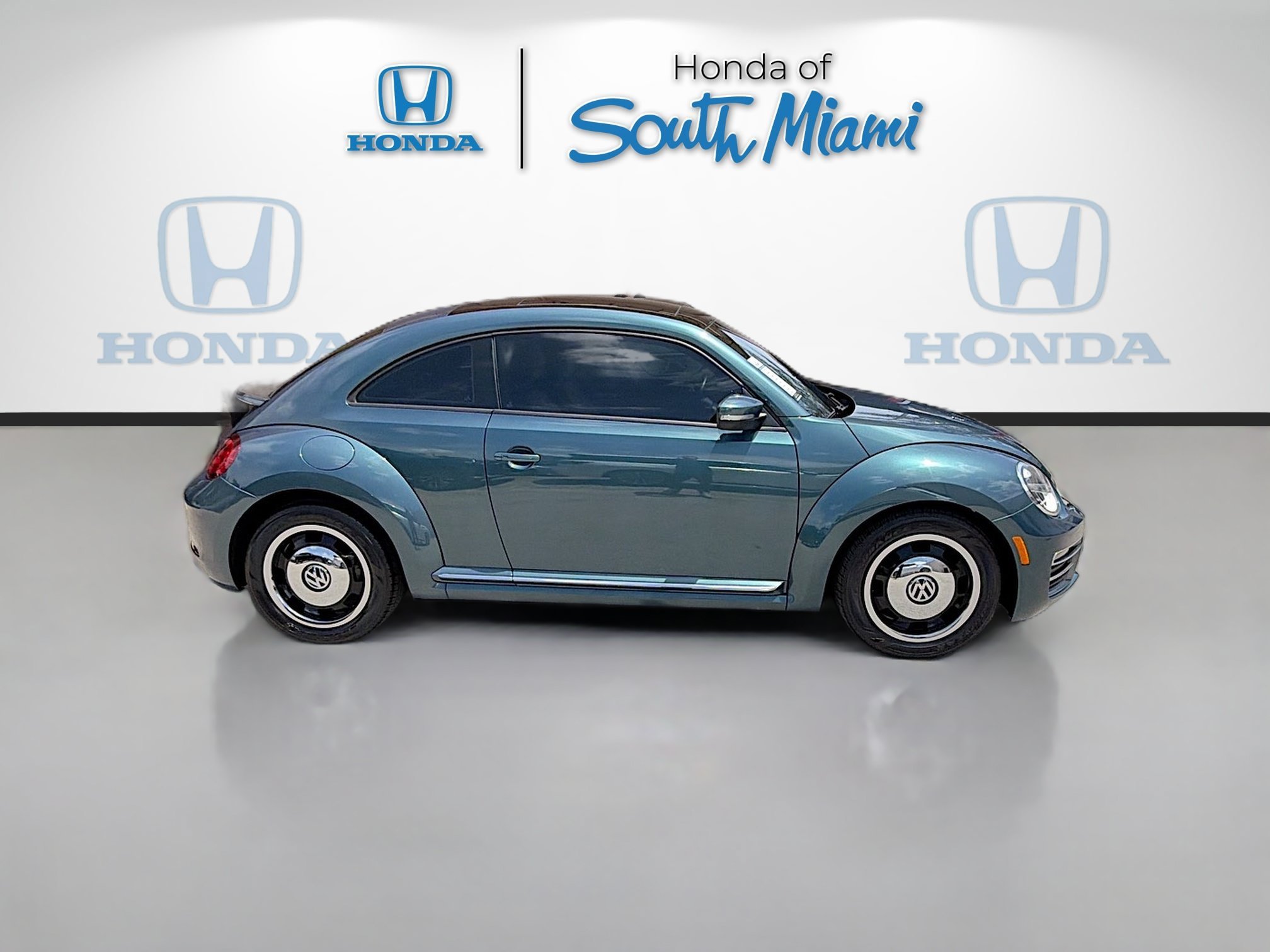Used 2018 Teal Metallic Volkswagen Coast image 8