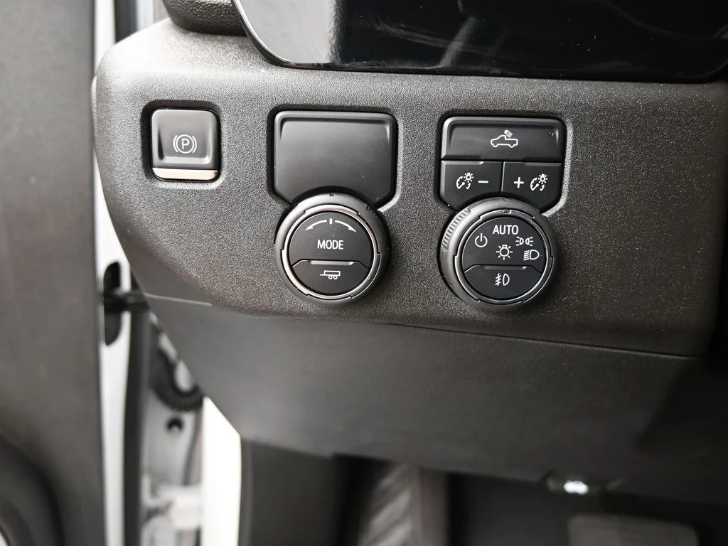 Used 2023 Summit White Chevrolet RST image 32
