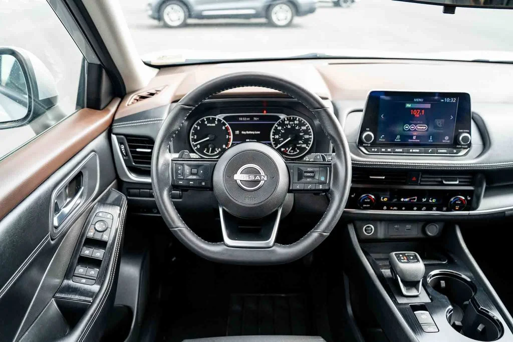 Used 2023 Silver Nissan SV image 24