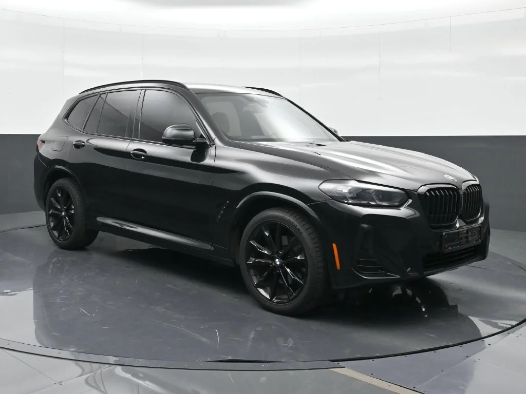 Used 2023 Black BMW sDrive30i image 4