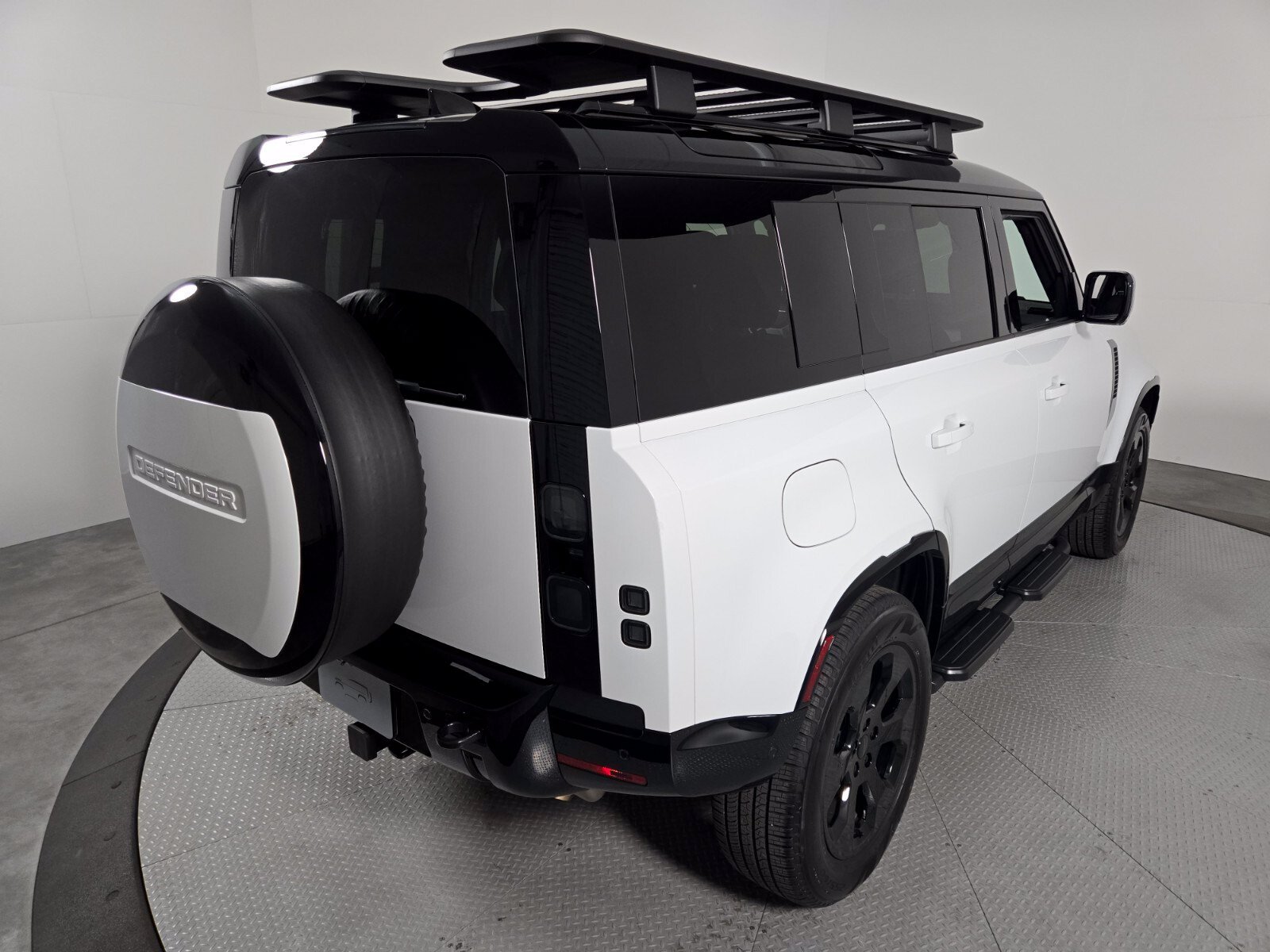 Used 2026 Fuji White Land Rover X-Dynamic SE image 5