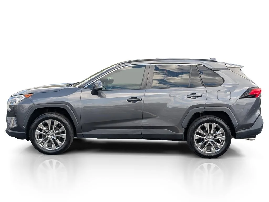 Used 2021 Magnetic Gray Met Toyota XLE Premium image 11