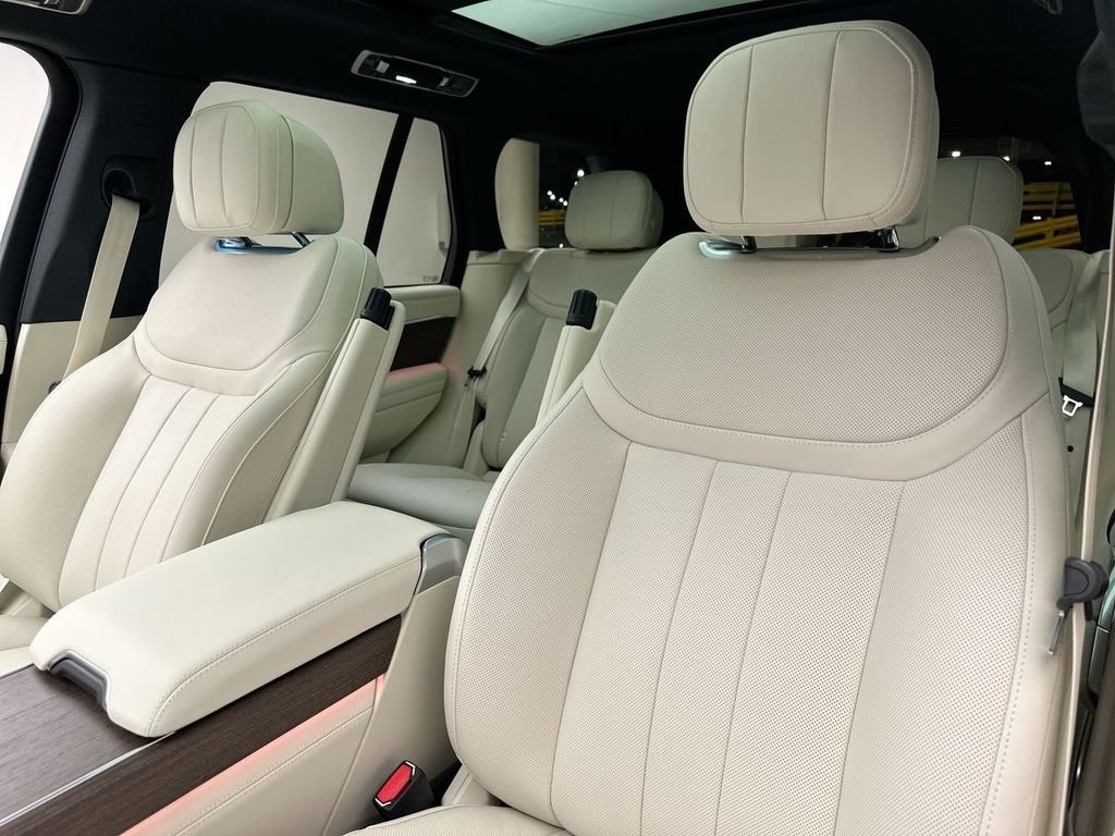 New 2026 Charente Grey Land Rover SE image 10