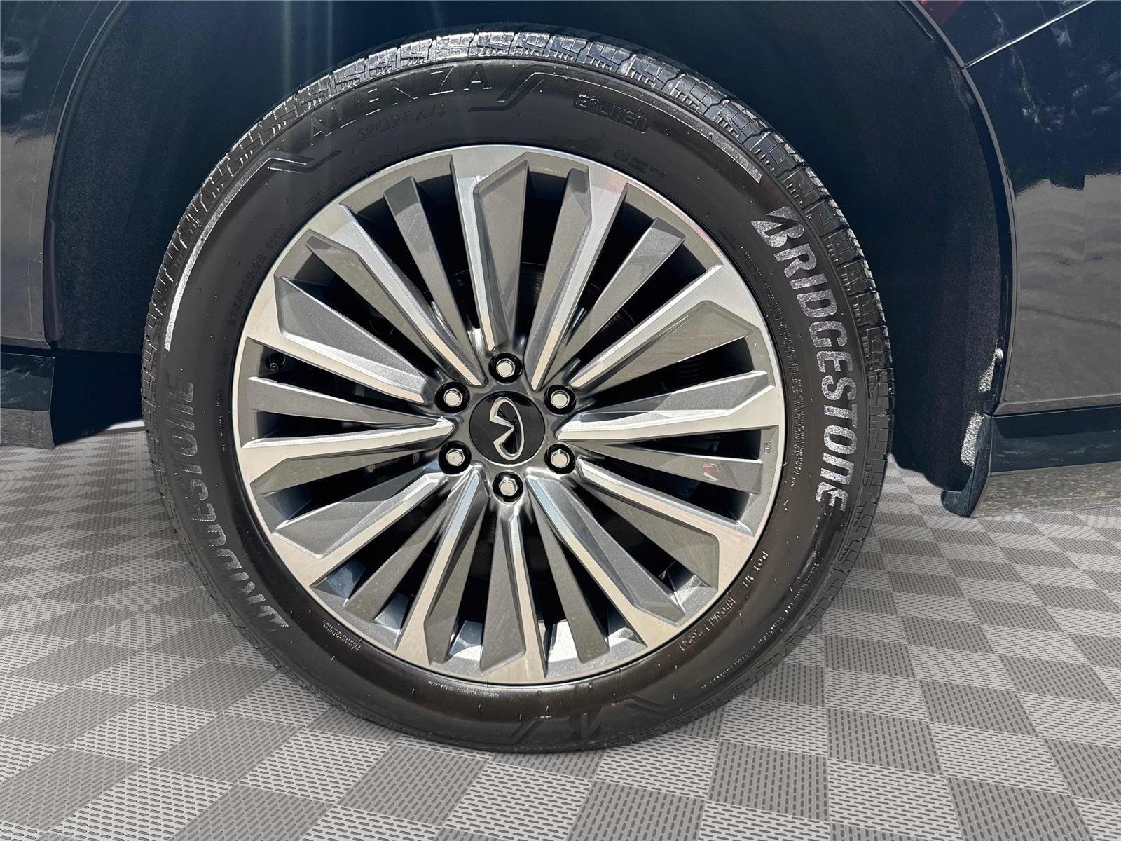 Certified Used 2025 Mineral Black INFINITI SENSORY image 32