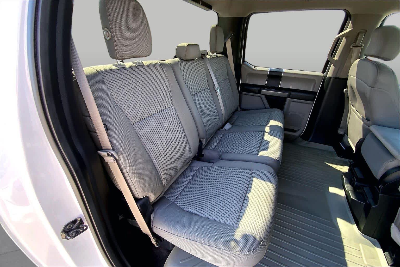 Used 2015 Oxford White Ford XLT image 19