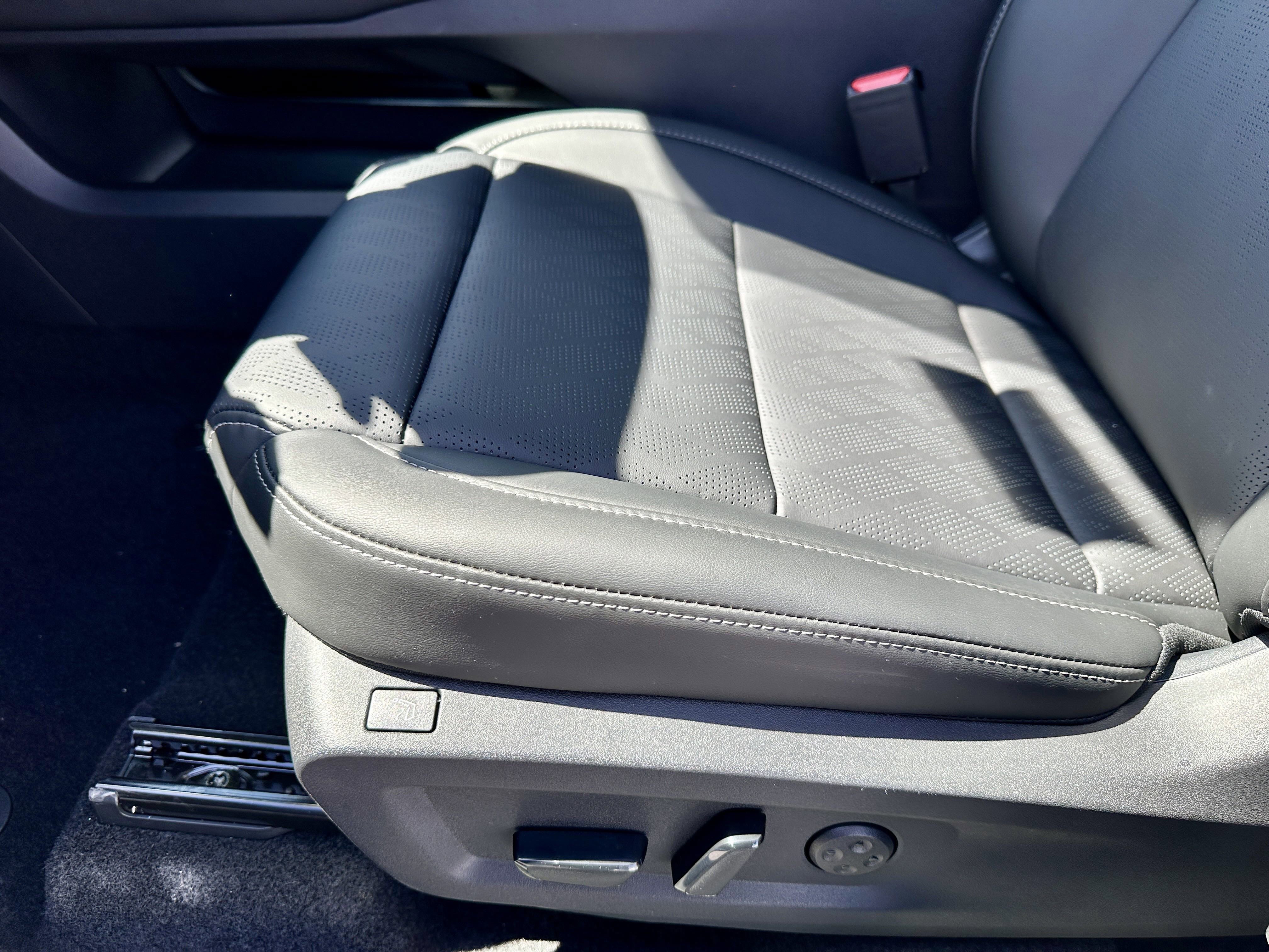 New 2026 Everest White Pearl Tricoat/Super Black Nissan Platinum image 28