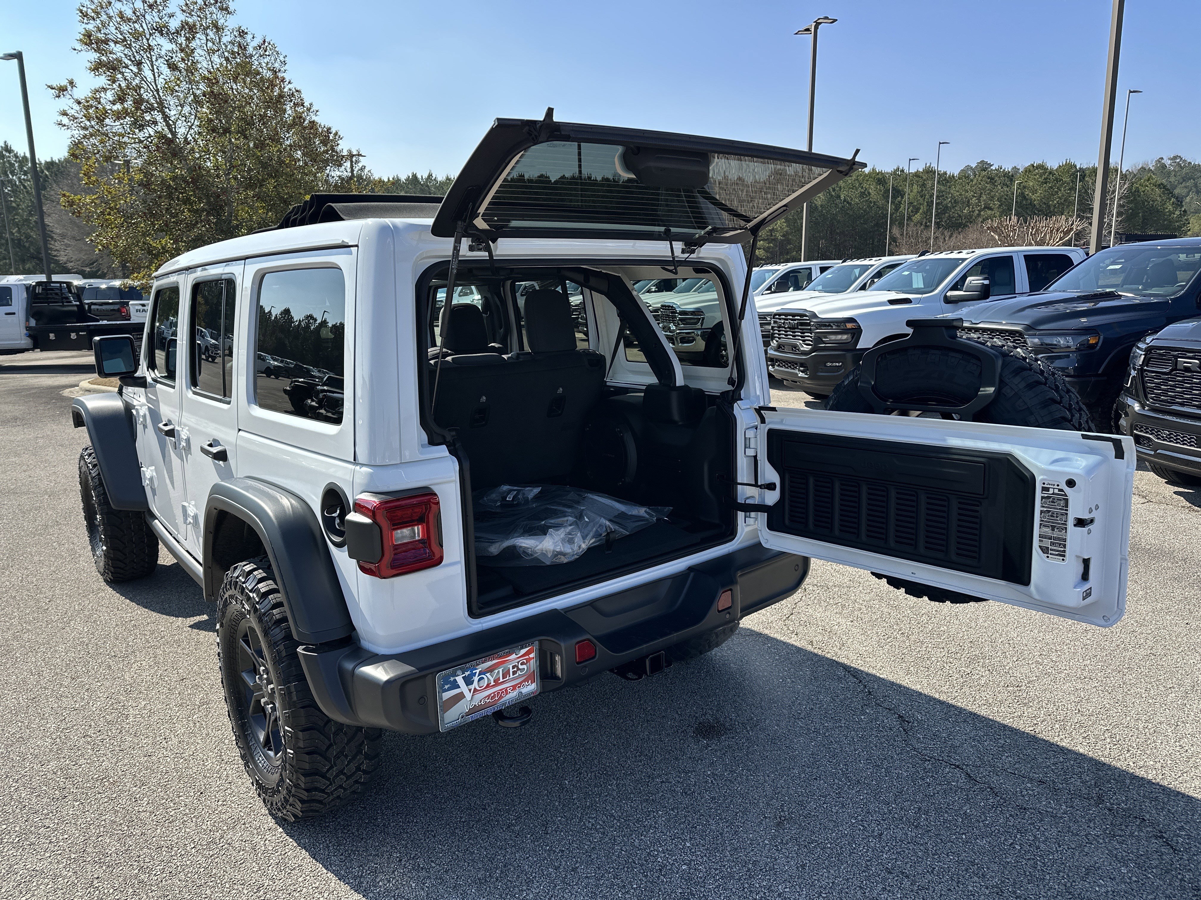 New 2026 Bright White Clear-Coat Exterior Paint Jeep Willys image 18