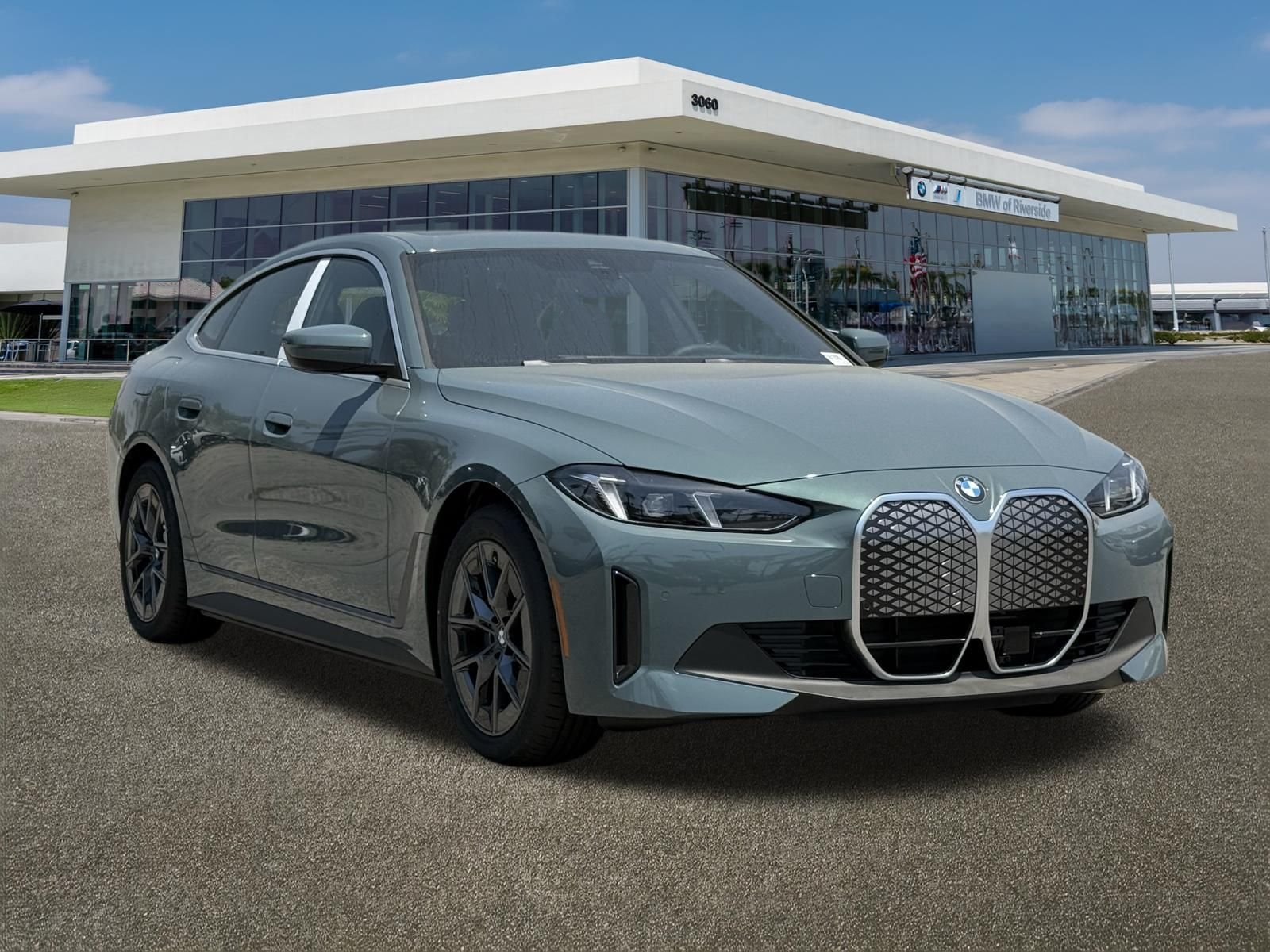 New 2026 Cape York Green Metallic BMW eDrive40 image 2