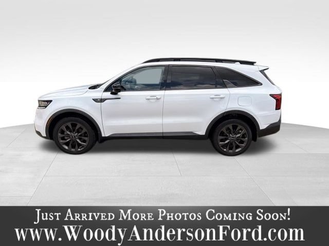 Used 2022 White Kia X-Line SX Prestige image 3