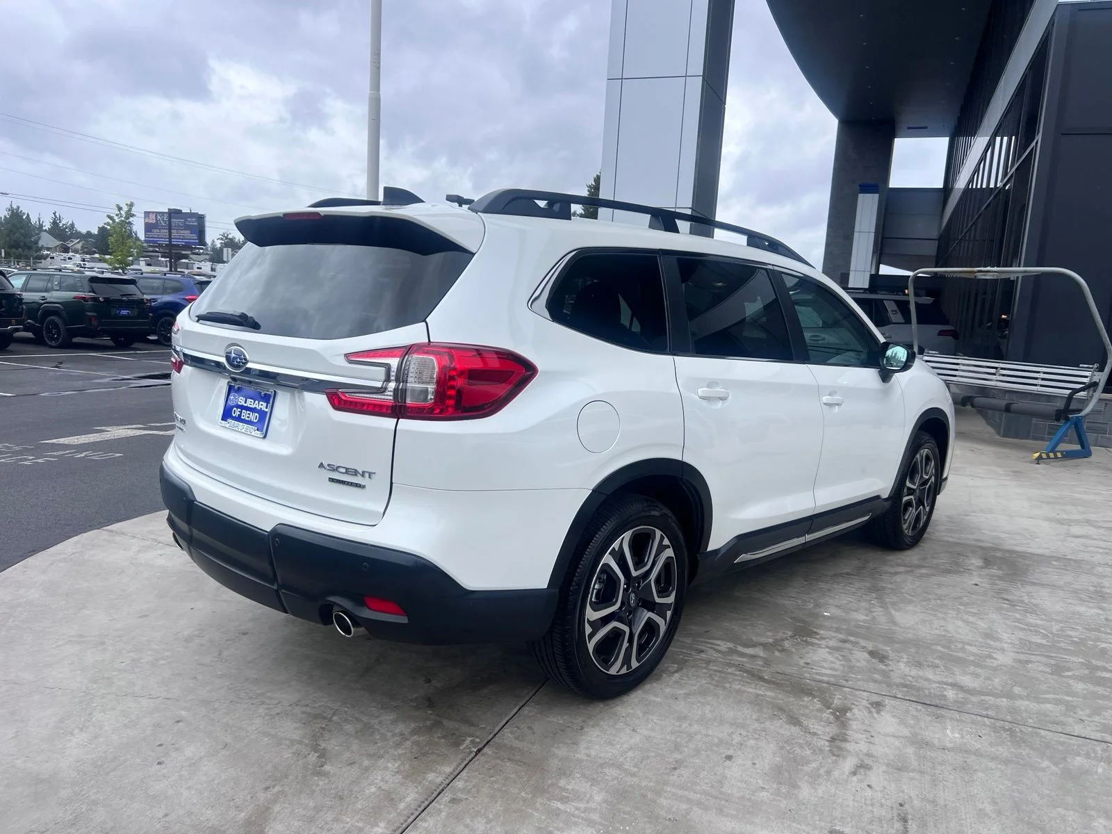 Used 2025 Crystal White Pearl Subaru Limited image 6