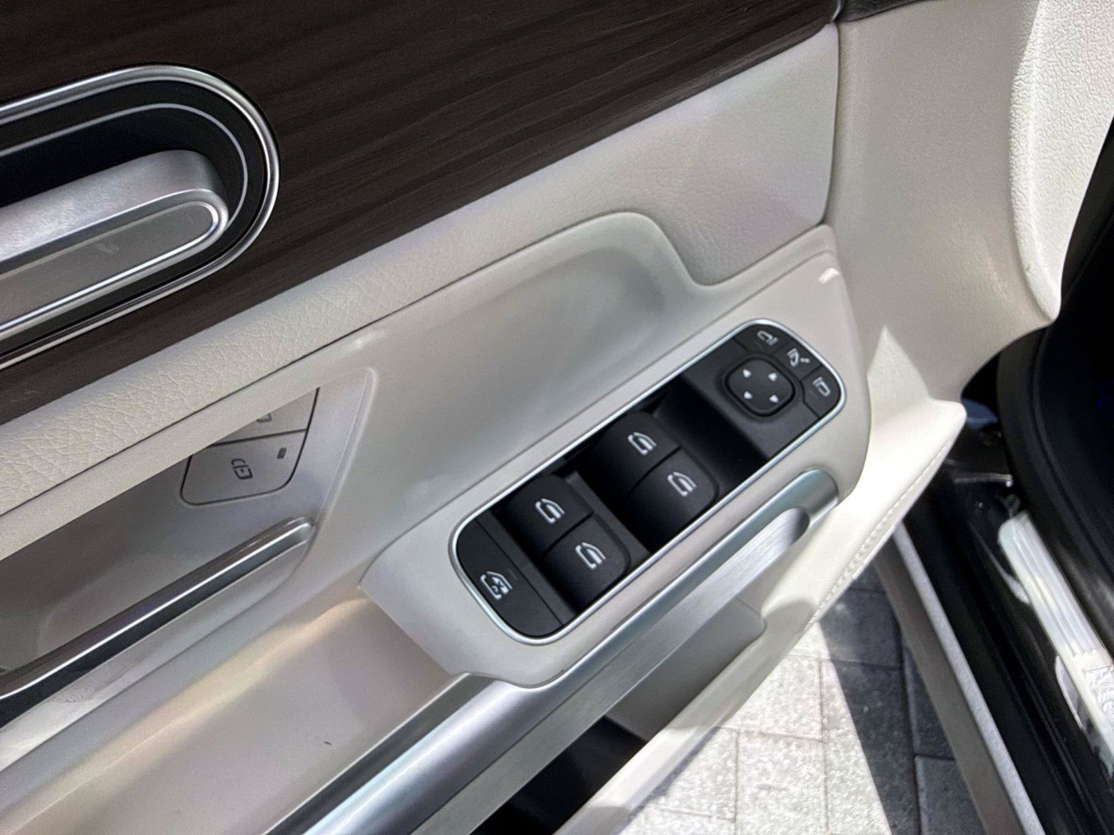 New 2026 Black Mercedes-Benz 250 SUV image 19