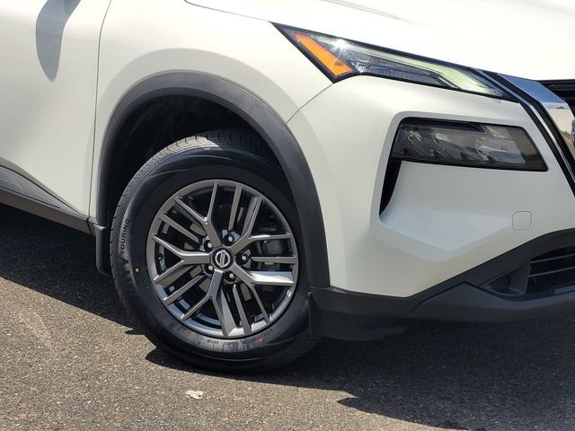 Used 2021 White Nissan S image 9