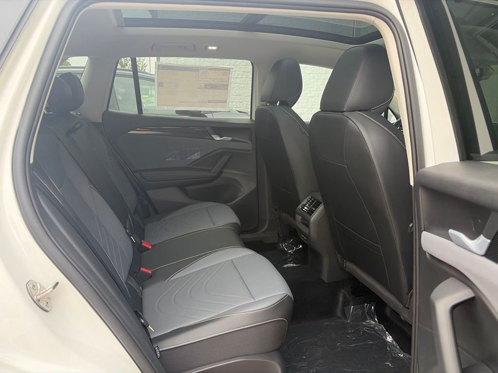 New 2026 Pure White Volkswagen SE image 21