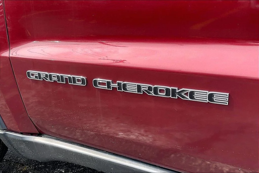 Used 2019 Red Jeep Limited image 7