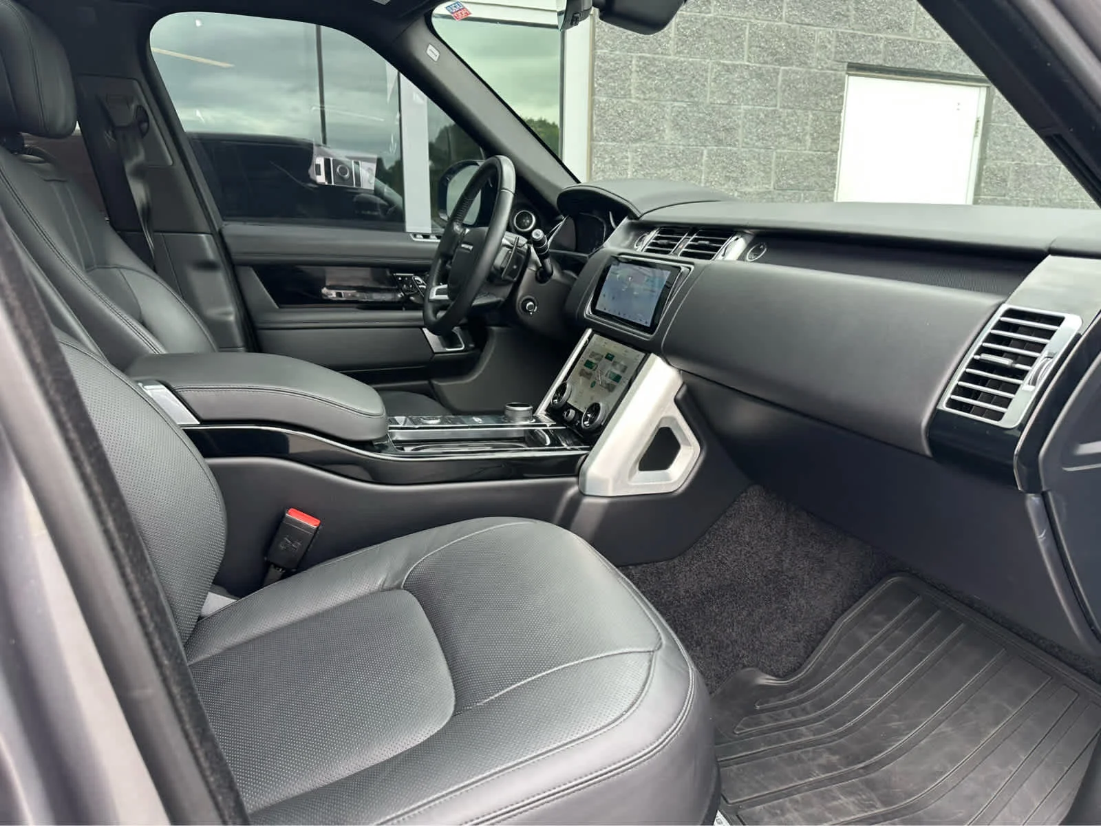 Used 2021 Eiger Grey Metallic Land Rover Westminster image 13