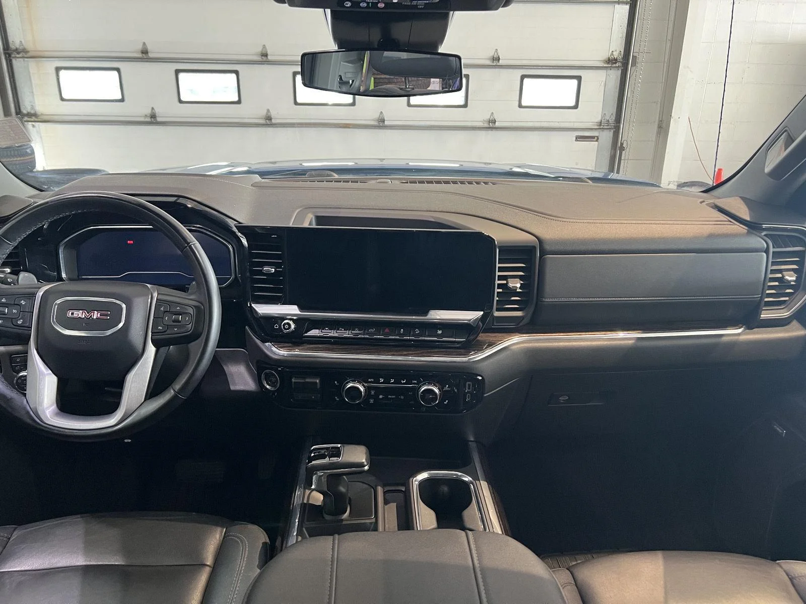Used 2024 Dynamic Blue Metallic GMC Elevation image 15